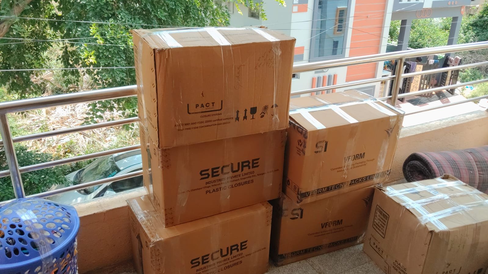 Corrugated Box Packing